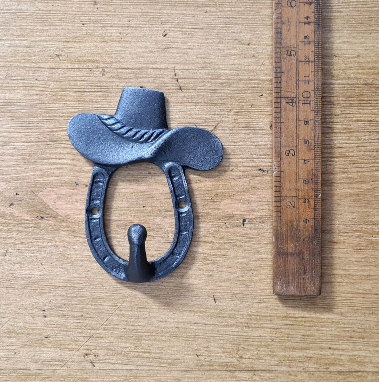 Coat Hook Single HORSESHOE & COWBOY HAT Ant Iron 100mm (E305)