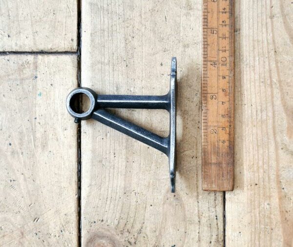 Hook Rail Tapestry Curtain Rail Bracket Solid Grub Screw Cast Ant Iron Takes 15mm Rod